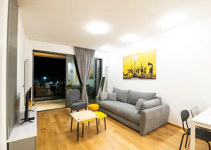 Center - The Port With Terrace & Garage