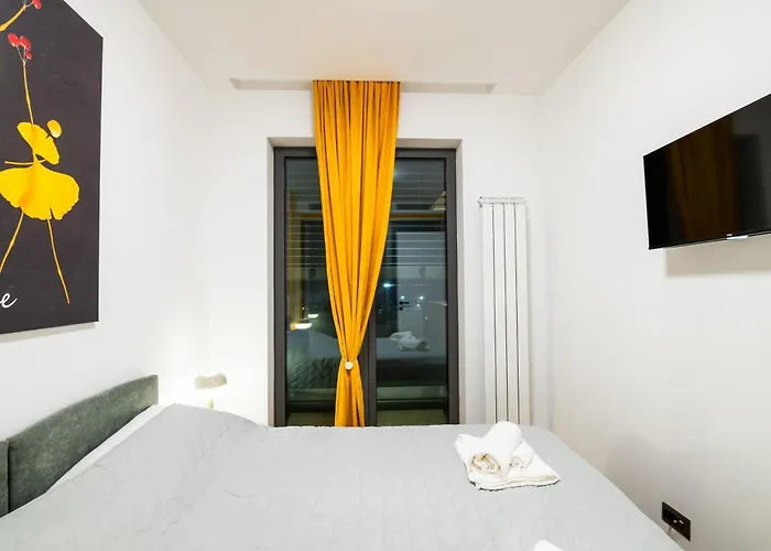 Center - The Port With Terrace & Garage *